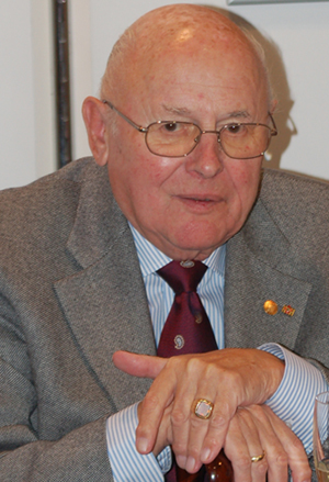 Friseurmeister Werner Kilian ist am 13. Februar 2009, seinem 79.