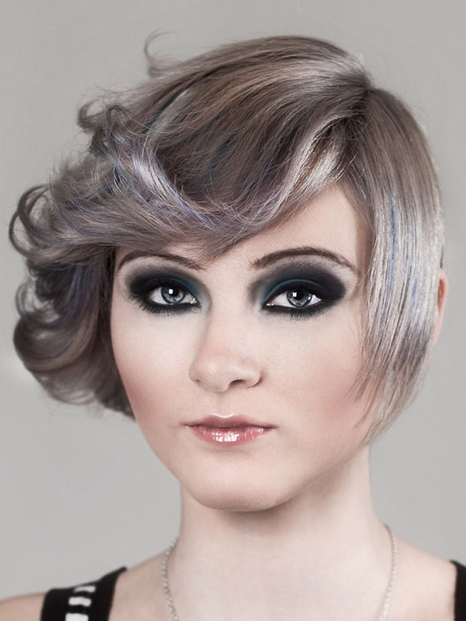 Haare frauen grau kurze Frisuren Frauen