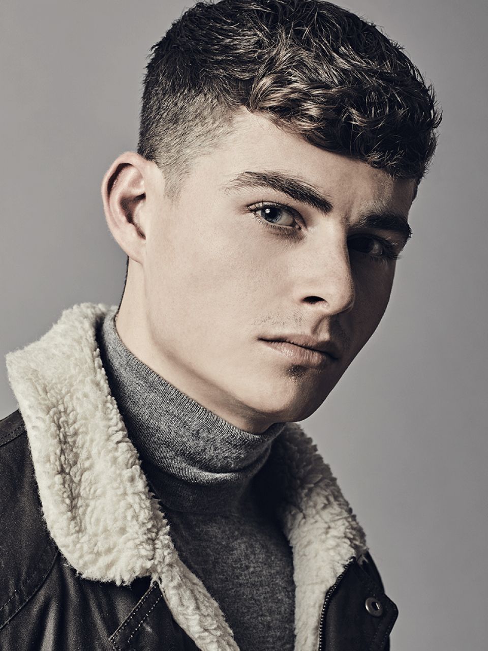 Locken / lockige Haare Männer | Friseur.com Locken / lockige Haare Männer | Friseur.com