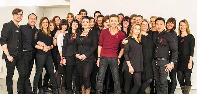 Die Besten Friseure Der Nation Engagieren Sich Fur Die Deutsche Aids Stiftung Friseur Com