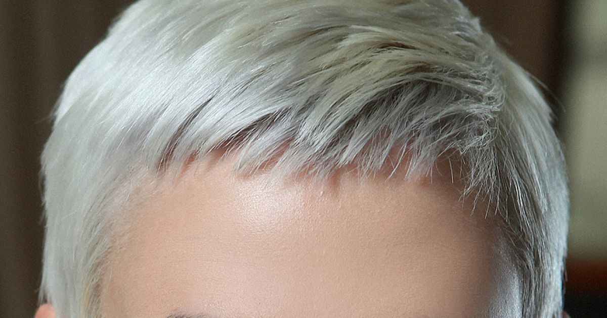 Kurzhaarschnitt frauen haare graue Graue Kurze